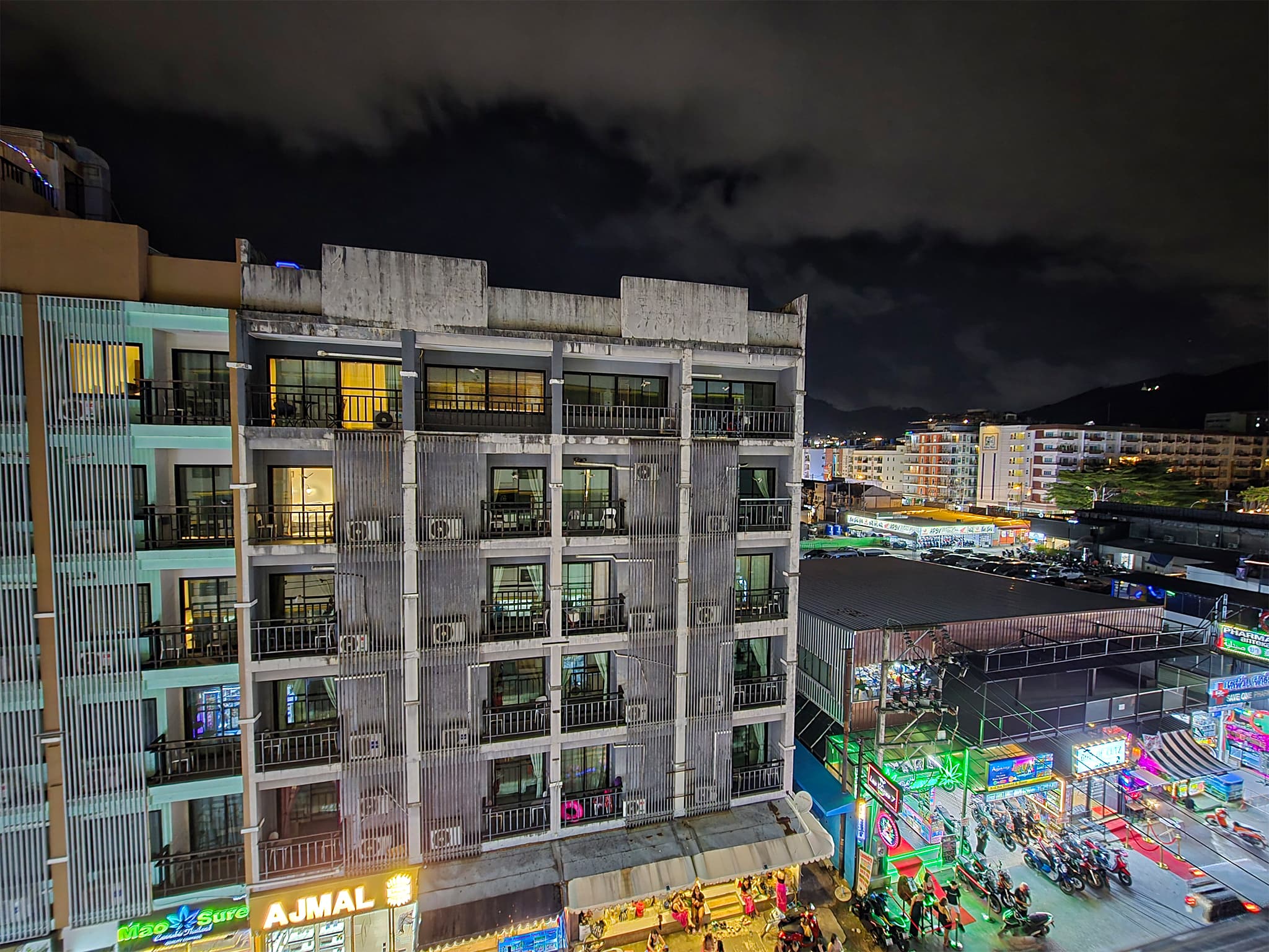 فندق سابا سويتس باتونج بوكيت